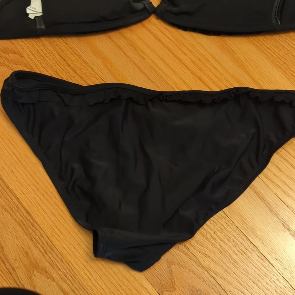 Black bikini - Picture 6 of 8